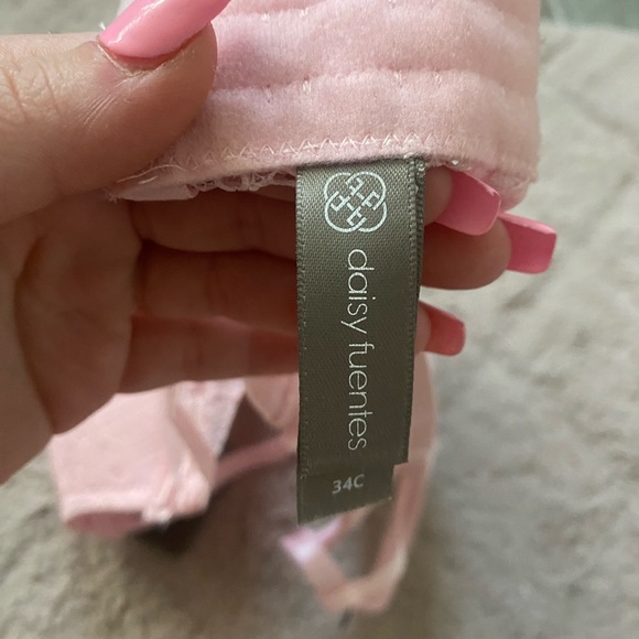 Daisy Fuentes lace bra - Picture 3 of 4